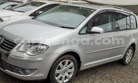 Buy Used Volkswagen Touran Silver Car in Bhunya in Manzini Buy Used Volkswagen Touran Silver Car in Bhunya in Manzini