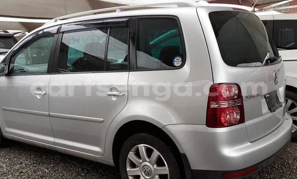 Buy Used Volkswagen Touran Silver Car in Bhunya in Manzini Buy Used Volkswagen Touran Silver Car in Bhunya in Manzini