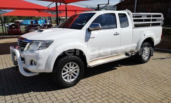 Acheter Occasion Voiture Toyota Hilux Blanc à Hlatikulu, Shiselweni District Acheter Occasion Voiture Toyota Hilux Blanc à Hlatikulu, Shiselweni District