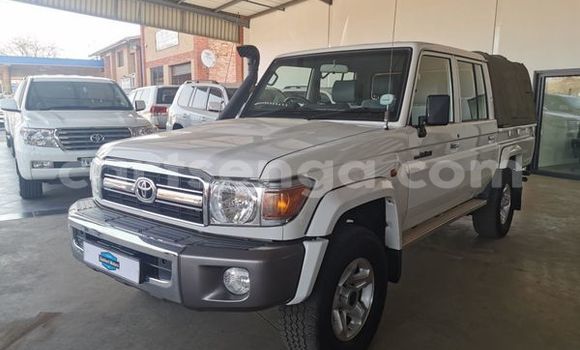 Nunua Ilio tumika Toyota Land Cruiser White Gari ndani ya Ezulwini nchini Hhohho Nunua Ilio tumika Toyota Land Cruiser White Gari ndani ya Ezulwini nchini Hhohho