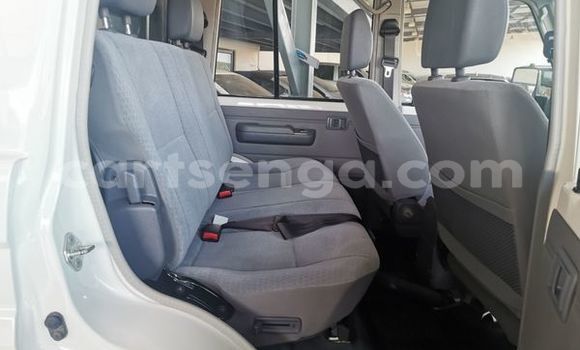 Nunua Ilio tumika Toyota Land Cruiser White Gari ndani ya Ezulwini nchini Hhohho Nunua Ilio tumika Toyota Land Cruiser White Gari ndani ya Ezulwini nchini Hhohho