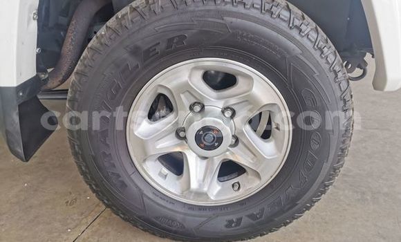 Nunua Ilio tumika Toyota Land Cruiser White Gari ndani ya Ezulwini nchini Hhohho Nunua Ilio tumika Toyota Land Cruiser White Gari ndani ya Ezulwini nchini Hhohho
