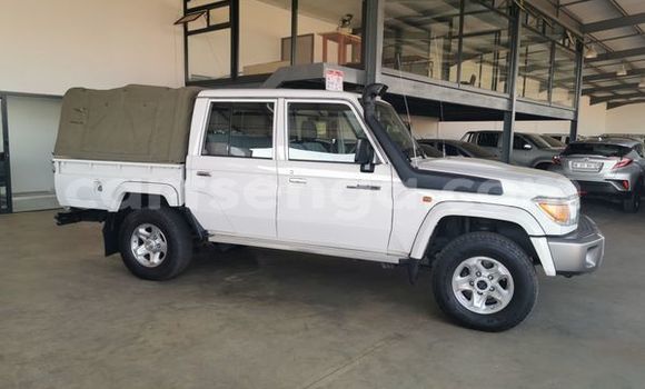 Nunua Ilio tumika Toyota Land Cruiser White Gari ndani ya Ezulwini nchini Hhohho Nunua Ilio tumika Toyota Land Cruiser White Gari ndani ya Ezulwini nchini Hhohho