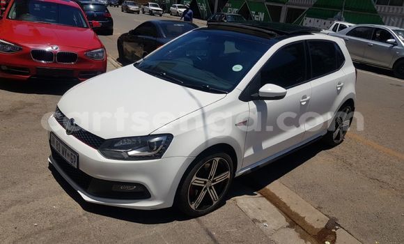 Nunua Ilio tumika Volkswagen Polo White Gari ndani ya Mbabane nchini Manzini Nunua Ilio tumika Volkswagen Polo White Gari ndani ya Mbabane nchini Manzini