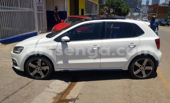 Nunua Ilio tumika Volkswagen Polo White Gari ndani ya Mbabane nchini Manzini Nunua Ilio tumika Volkswagen Polo White Gari ndani ya Mbabane nchini Manzini