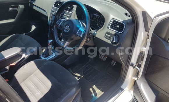 Nunua Ilio tumika Volkswagen Polo White Gari ndani ya Mbabane nchini Manzini Nunua Ilio tumika Volkswagen Polo White Gari ndani ya Mbabane nchini Manzini