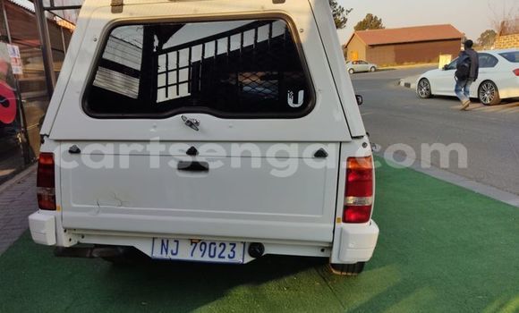 Nunua Ilio tumika Mazda 323 White Gari ndani ya Big Bend nchini Wilaya ya Lubombo Nunua Ilio tumika Mazda 323 White Gari ndani ya Big Bend nchini Wilaya ya Lubombo