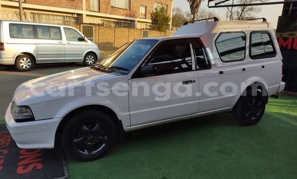 Nunua Ilio tumika Mazda 323 White Gari ndani ya Big Bend nchini Wilaya ya Lubombo Nunua Ilio tumika Mazda 323 White Gari ndani ya Big Bend nchini Wilaya ya Lubombo