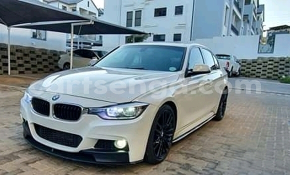 Nunua Ilio tumika BMW 3200 White Gari ndani ya Ezulwini nchini Hhohho
