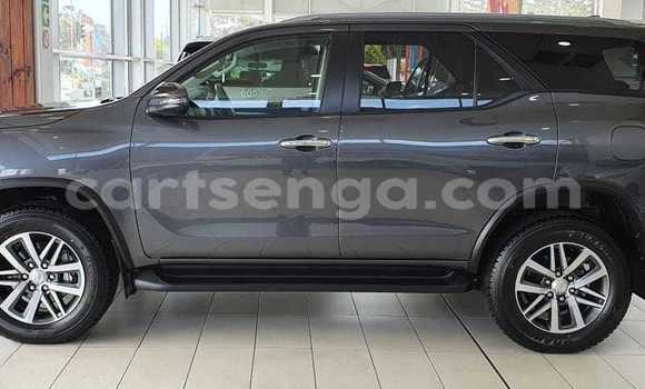 Nunua Ilio tumika Toyota Fortuner Silver Gari ndani ya Ezulwini nchini Hhohho Nunua Ilio tumika Toyota Fortuner Silver Gari ndani ya Ezulwini nchini Hhohho