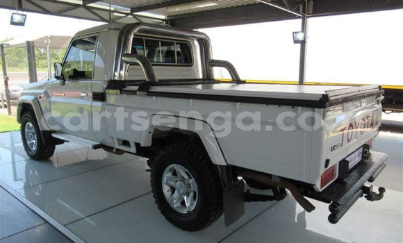 Nunua Ilio tumika Toyota Land Cruiser White Gari ndani ya Ezulwini nchini Hhohho Nunua Ilio tumika Toyota Land Cruiser White Gari ndani ya Ezulwini nchini Hhohho