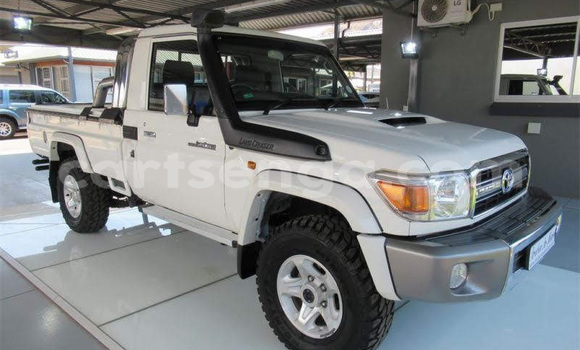 Nunua Ilio tumika Toyota Land Cruiser White Gari ndani ya Ezulwini nchini Hhohho Nunua Ilio tumika Toyota Land Cruiser White Gari ndani ya Ezulwini nchini Hhohho