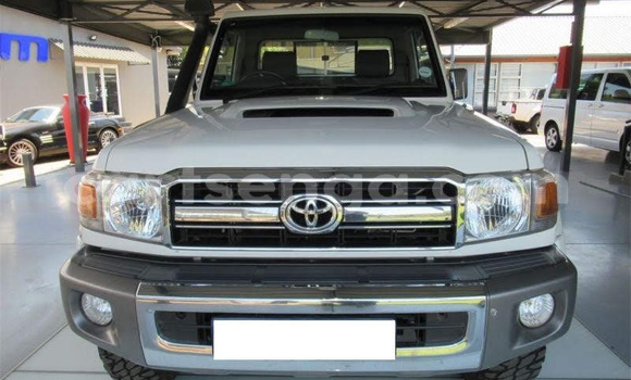 Nunua Ilio tumika Toyota Land Cruiser White Gari ndani ya Ezulwini nchini Hhohho Nunua Ilio tumika Toyota Land Cruiser White Gari ndani ya Ezulwini nchini Hhohho
