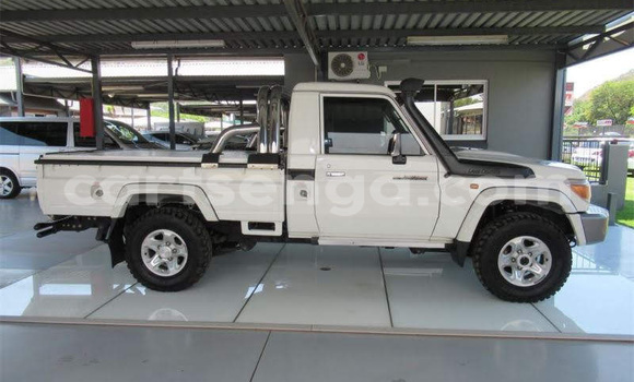 Nunua Ilio tumika Toyota Land Cruiser White Gari ndani ya Ezulwini nchini Hhohho Nunua Ilio tumika Toyota Land Cruiser White Gari ndani ya Ezulwini nchini Hhohho