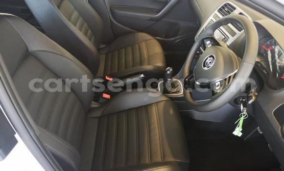 Nunua Ilio tumika Volkswagen Polo White Gari ndani ya Ezulwini nchini Hhohho Nunua Ilio tumika Volkswagen Polo White Gari ndani ya Ezulwini nchini Hhohho