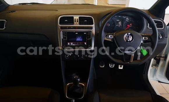 Nunua Ilio tumika Volkswagen Polo White Gari ndani ya Ezulwini nchini Hhohho Nunua Ilio tumika Volkswagen Polo White Gari ndani ya Ezulwini nchini Hhohho