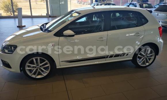 Nunua Ilio tumika Volkswagen Polo White Gari ndani ya Ezulwini nchini Hhohho Nunua Ilio tumika Volkswagen Polo White Gari ndani ya Ezulwini nchini Hhohho