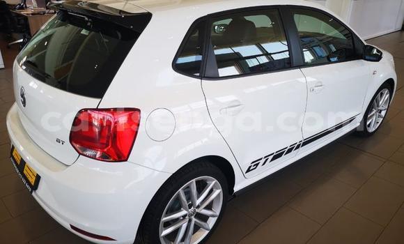 Nunua Ilio tumika Volkswagen Polo White Gari ndani ya Ezulwini nchini Hhohho Nunua Ilio tumika Volkswagen Polo White Gari ndani ya Ezulwini nchini Hhohho