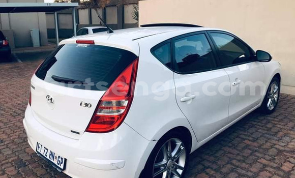 Buy Used Hyundai i30 White Car in Ezulwini in Hhohho Buy Used Hyundai i30 White Car in Ezulwini in Hhohho