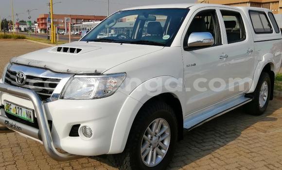 Buy Used Toyota Hilux White Car in Ezulwini in Hhohho Buy Used Toyota Hilux White Car in Ezulwini in Hhohho