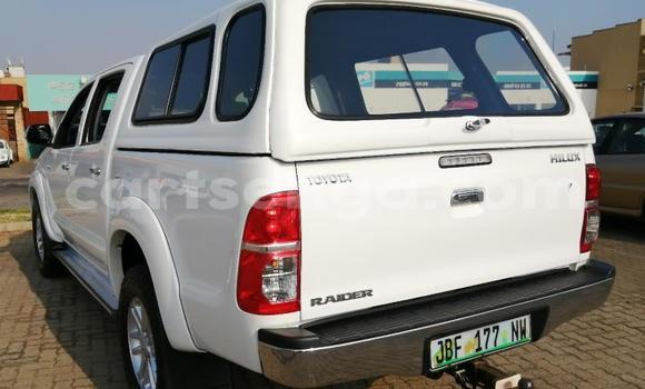 Buy Used Toyota Hilux White Car in Ezulwini in Hhohho Buy Used Toyota Hilux White Car in Ezulwini in Hhohho