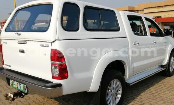 Buy Used Toyota Hilux White Car in Ezulwini in Hhohho Buy Used Toyota Hilux White Car in Ezulwini in Hhohho