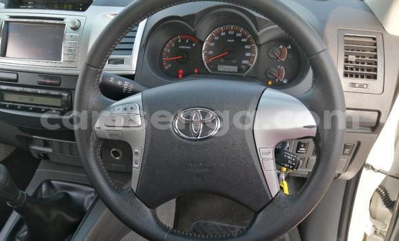 Buy Used Toyota Hilux White Car in Ezulwini in Hhohho Buy Used Toyota Hilux White Car in Ezulwini in Hhohho