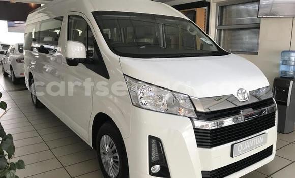 Nunua Ilio tumika Toyota Hilux Surf White Gari ndani ya Ezulwini nchini Hhohho Nunua Ilio tumika Toyota Hilux Surf White Gari ndani ya Ezulwini nchini Hhohho