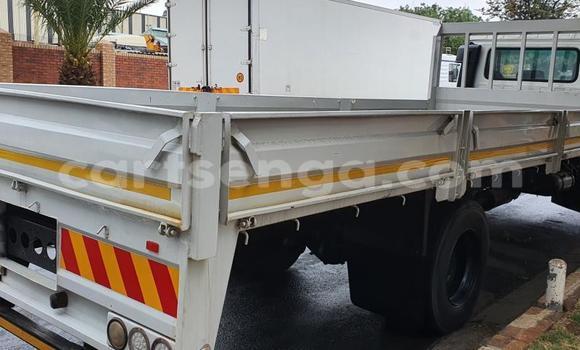 Nunua Ilio tumika Nissan UD White Lori ndani ya Bulembu nchini Hhohho Nunua Ilio tumika Nissan UD White Lori ndani ya Bulembu nchini Hhohho