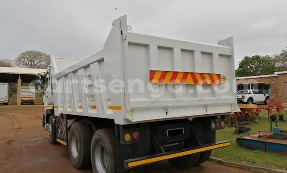 Nunua Ilio tumika Nissan UD White Lori ndani ya Bulembu nchini Hhohho Nunua Ilio tumika Nissan UD White Lori ndani ya Bulembu nchini Hhohho