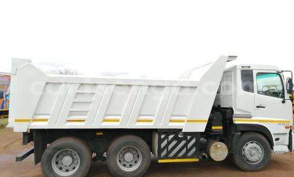 Nunua Ilio tumika Nissan UD White Lori ndani ya Bulembu nchini Hhohho Nunua Ilio tumika Nissan UD White Lori ndani ya Bulembu nchini Hhohho