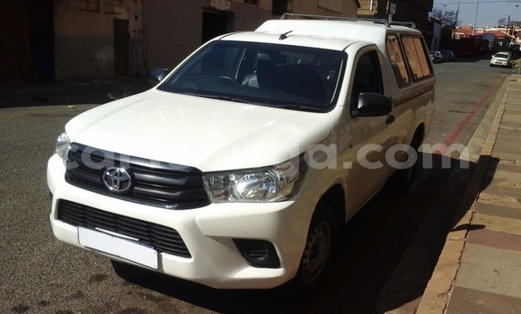 Nunua Ilio tumika Toyota Hilux White Gari ndani ya Mbabane nchini Manzini