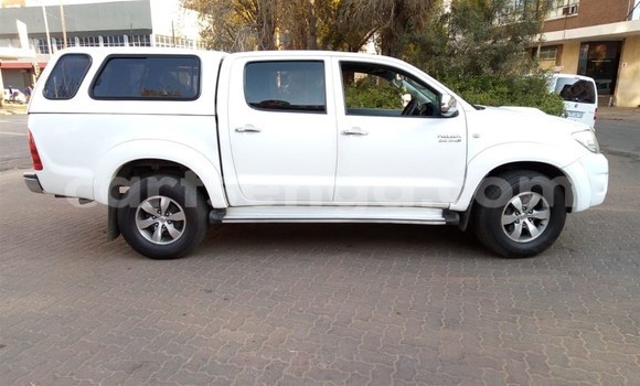 Nunua Ilio tumika Toyota Hilux White Gari ndani ya Mbabane nchini Manzini Nunua Ilio tumika Toyota Hilux White Gari ndani ya Mbabane nchini Manzini
