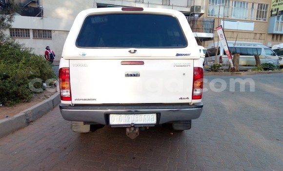 Nunua Ilio tumika Toyota Hilux White Gari ndani ya Mbabane nchini Manzini Nunua Ilio tumika Toyota Hilux White Gari ndani ya Mbabane nchini Manzini