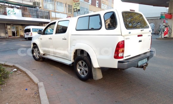 Nunua Ilio tumika Toyota Hilux White Gari ndani ya Mbabane nchini Manzini Nunua Ilio tumika Toyota Hilux White Gari ndani ya Mbabane nchini Manzini