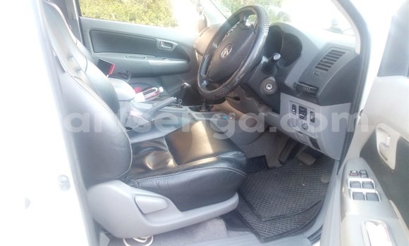 Nunua Ilio tumika Toyota Hilux White Gari ndani ya Mbabane nchini Manzini Nunua Ilio tumika Toyota Hilux White Gari ndani ya Mbabane nchini Manzini