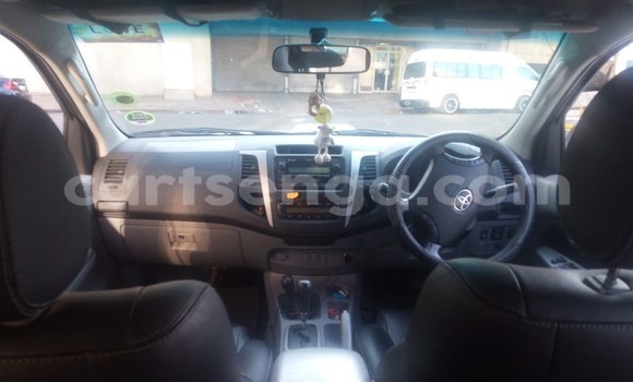 Nunua Ilio tumika Toyota Hilux White Gari ndani ya Mbabane nchini Manzini Nunua Ilio tumika Toyota Hilux White Gari ndani ya Mbabane nchini Manzini