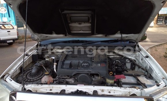 Nunua Ilio tumika Toyota Hilux White Gari ndani ya Mbabane nchini Manzini Nunua Ilio tumika Toyota Hilux White Gari ndani ya Mbabane nchini Manzini