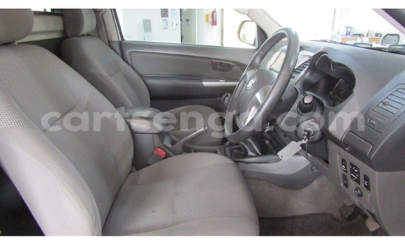 Nunua Ilio tumika Toyota Hilux White Gari ndani ya Mbabane nchini Manzini Nunua Ilio tumika Toyota Hilux White Gari ndani ya Mbabane nchini Manzini