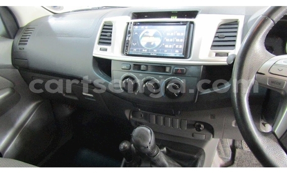 Nunua Ilio tumika Toyota Hilux White Gari ndani ya Mbabane nchini Manzini Nunua Ilio tumika Toyota Hilux White Gari ndani ya Mbabane nchini Manzini