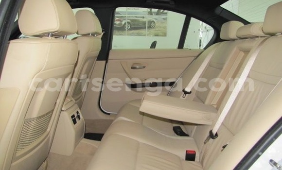 Nunua Ilio tumika BMW 3–Series White Gari ndani ya Mbabane nchini Manzini Nunua Ilio tumika BMW 3–Series White Gari ndani ya Mbabane nchini Manzini