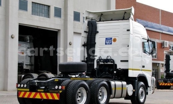Nunua Ilio tumika Volvo F4 White Lori ndani ya Manzini nchini Manzini Nunua Ilio tumika Volvo F4 White Lori ndani ya Manzini nchini Manzini