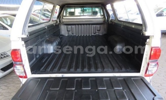 Nunua Ilio tumika Toyota Hilux White Gari ndani ya Mbabane nchini Manzini Nunua Ilio tumika Toyota Hilux White Gari ndani ya Mbabane nchini Manzini