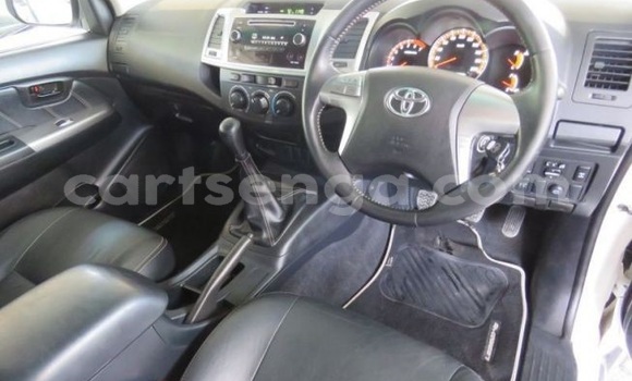 Nunua Ilio tumika Toyota Hilux White Gari ndani ya Mbabane nchini Manzini Nunua Ilio tumika Toyota Hilux White Gari ndani ya Mbabane nchini Manzini