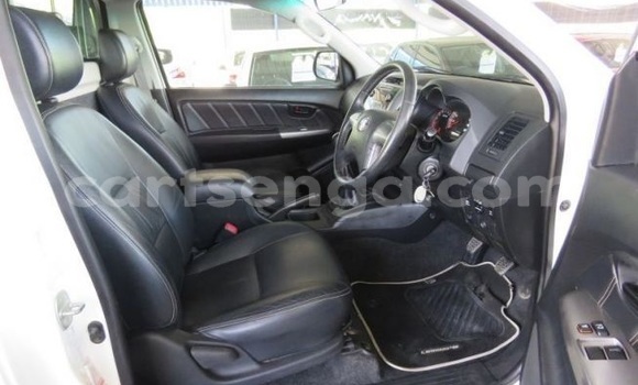 Nunua Ilio tumika Toyota Hilux White Gari ndani ya Mbabane nchini Manzini Nunua Ilio tumika Toyota Hilux White Gari ndani ya Mbabane nchini Manzini