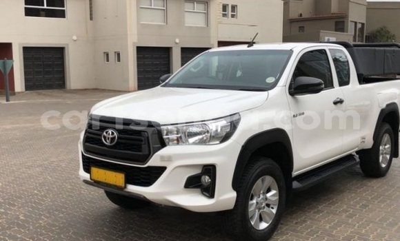Buy Used Toyota Hilux White Car in Mbabane in Manzini