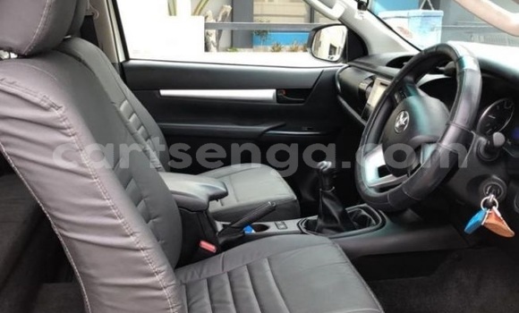 Nunua Ilio tumika Toyota Hilux White Gari ndani ya Mbabane nchini Manzini Nunua Ilio tumika Toyota Hilux White Gari ndani ya Mbabane nchini Manzini