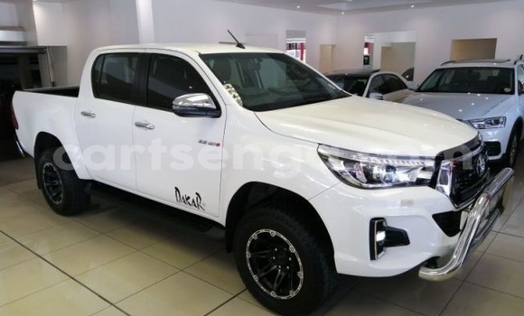 Nunua Ilio tumika Toyota Hilux White Gari ndani ya Mbabane nchini Manzini