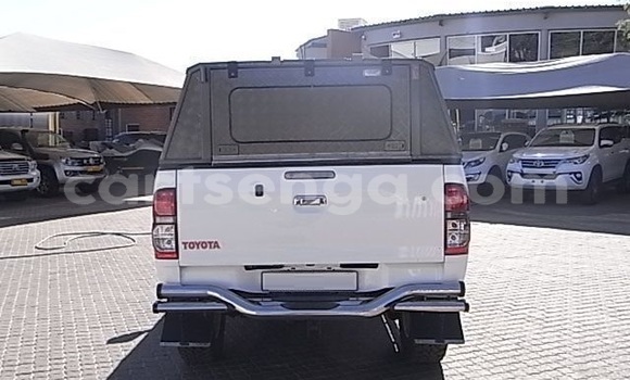 Nunua Ilio tumika Toyota Hilux White Gari ndani ya Mbabane nchini Manzini Nunua Ilio tumika Toyota Hilux White Gari ndani ya Mbabane nchini Manzini