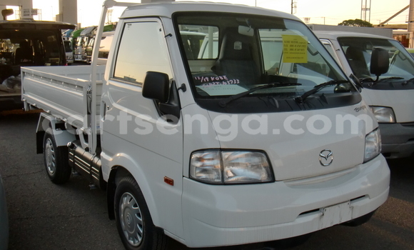 Nunua Ilio tumika Mazda Bongo White Gari ndani ya Big Bend nchini Wilaya ya Lubombo
